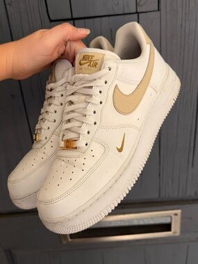 Women’s Air Force 1 ‘07 Essentials “White Rattan” size 10